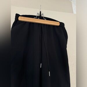 Aritzia woman’s pants